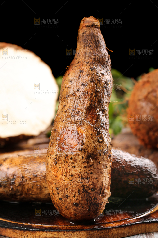 木板上的云南金秤砣山药