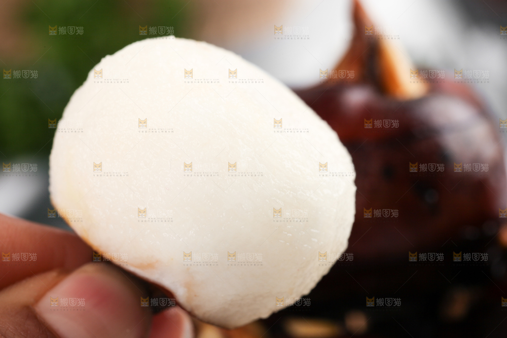 碗里装着荸荠