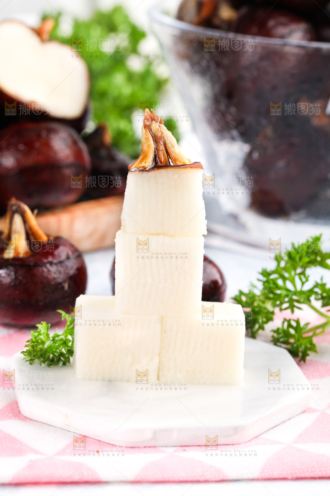 彩底上的马蹄果