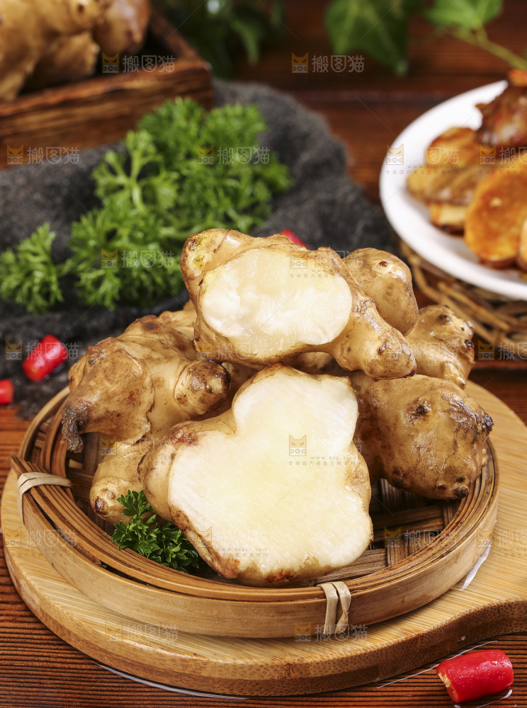 木板上摆放着陕北高原洋姜