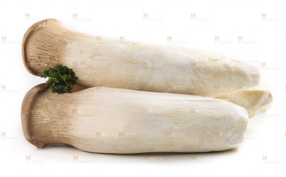 白底上放着大鸡腿菇