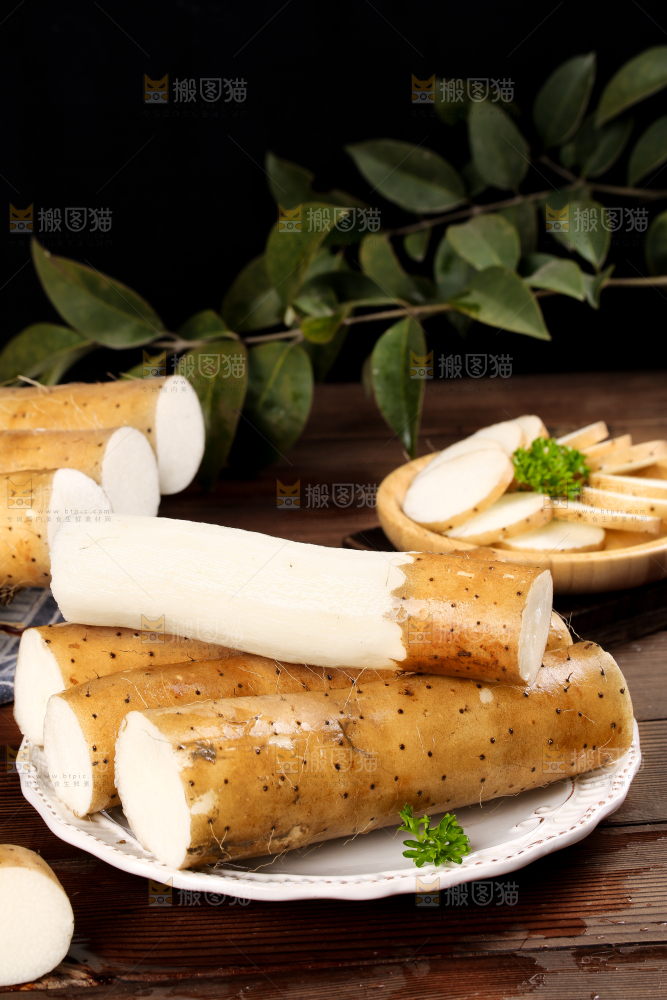 盘子里装着新鲜山药