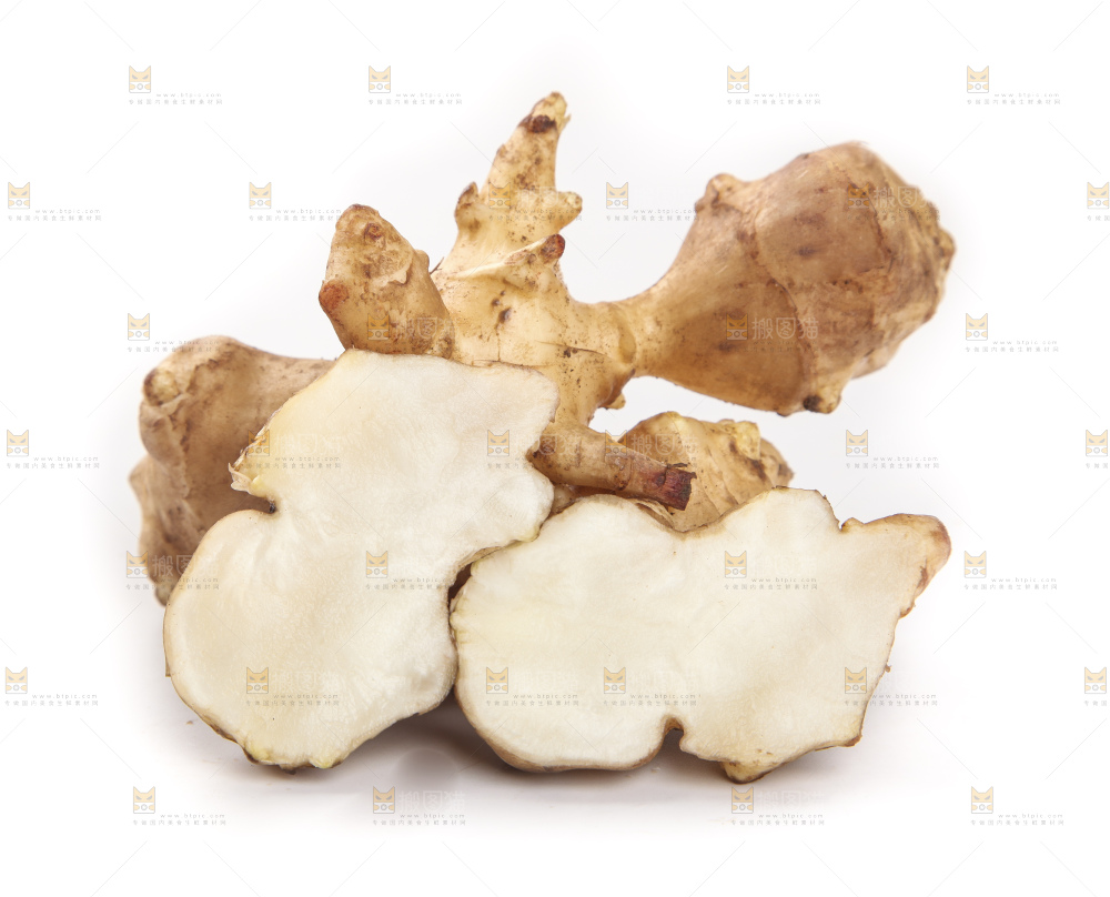 白底上摆放着新鲜洋姜