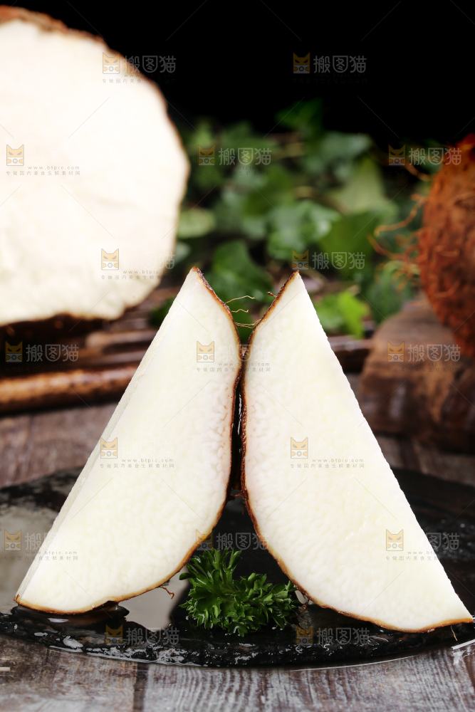 黑石板上放着云南糯米山药