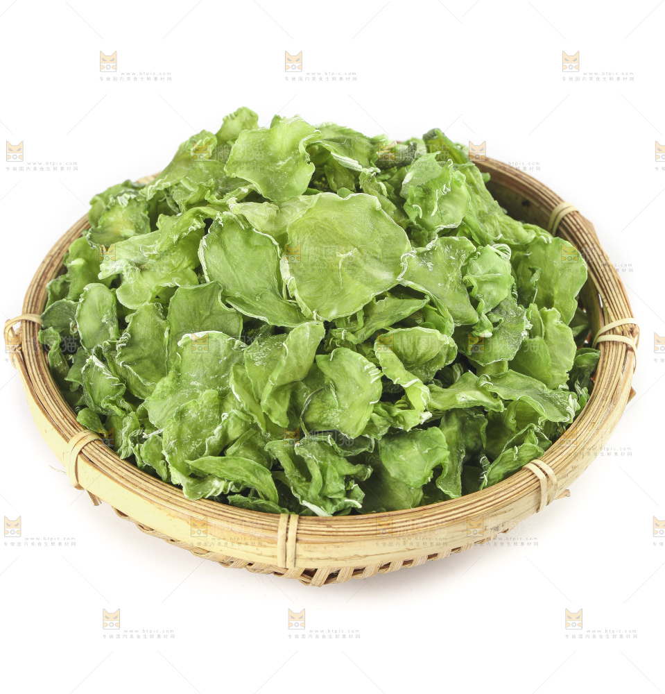 白底上放着一篮子干莴苣