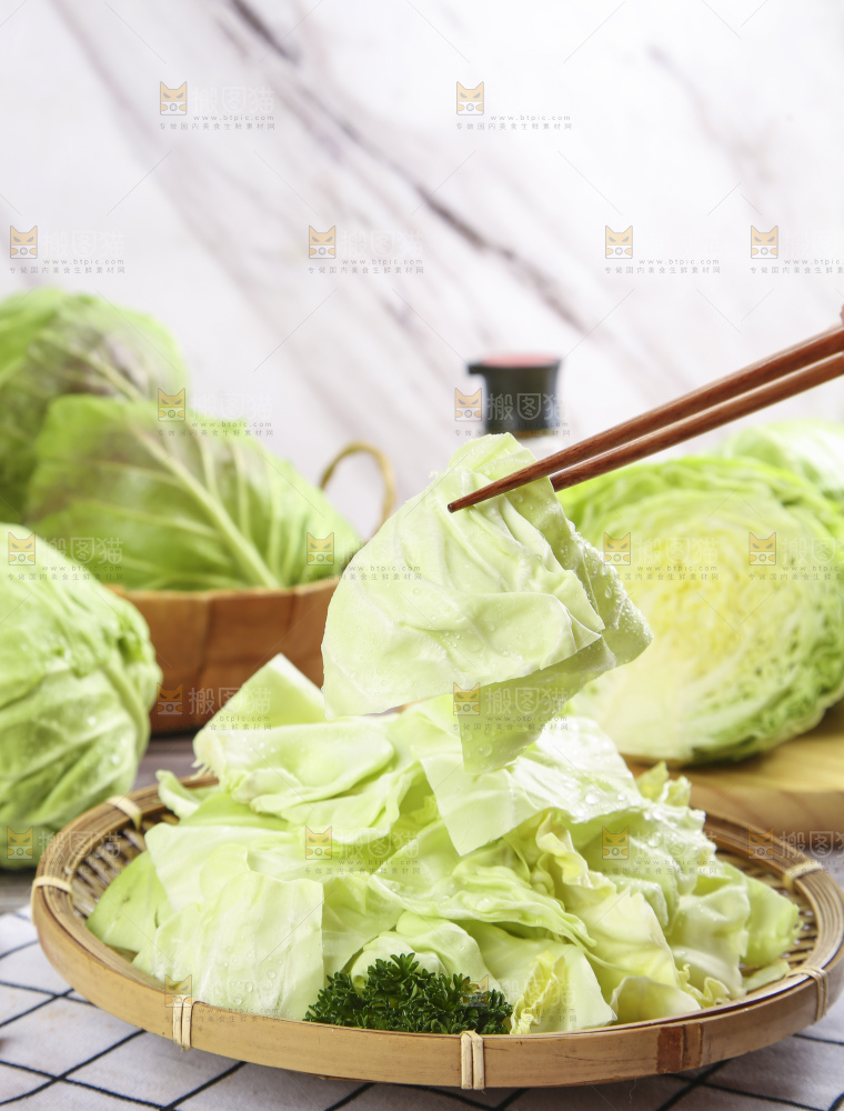 盘子里装着包心菜