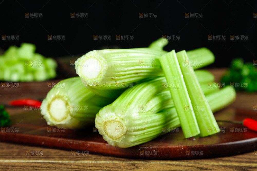 木板上的山东西芹