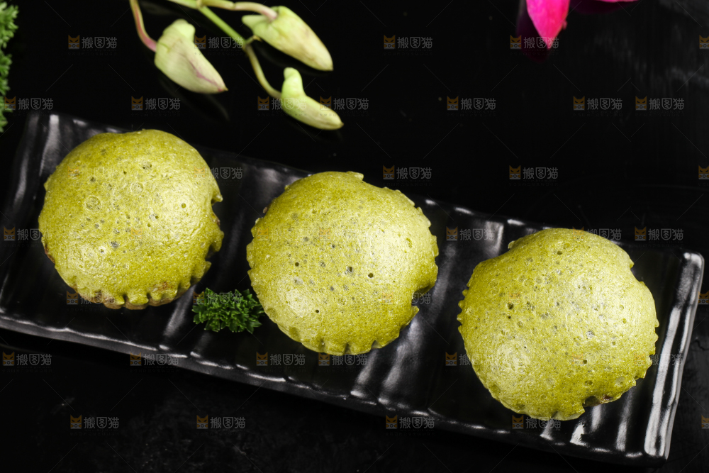 盘子里装着广式马拉糕