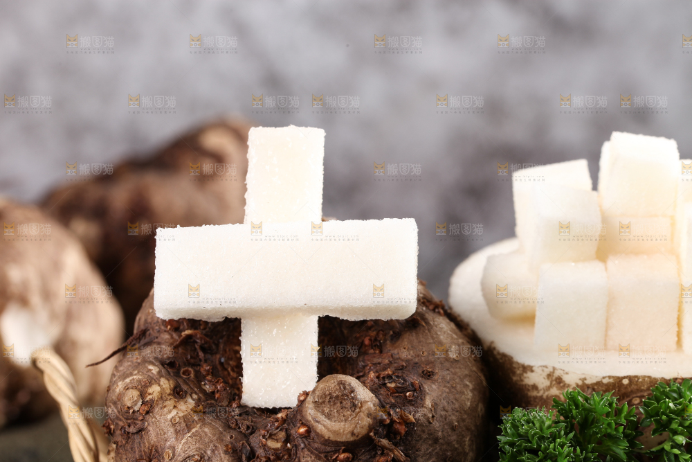深底上的魔芋果肉