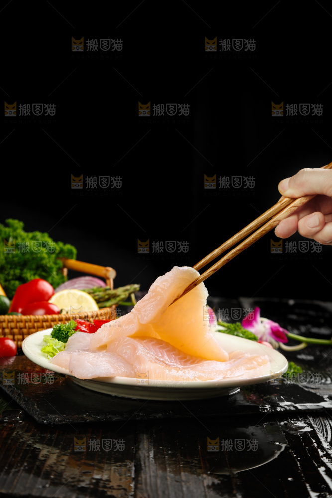 夹子夹着巴沙鱼柳