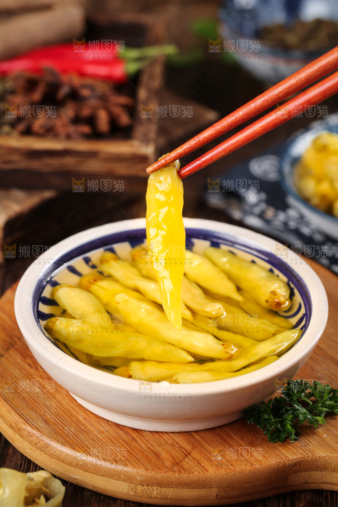 筷子上夹着贵州小米辣