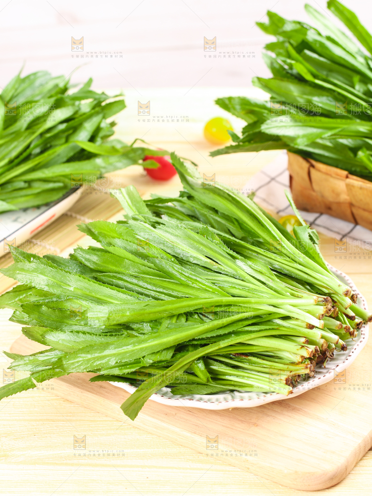 木底上的缅芫荽