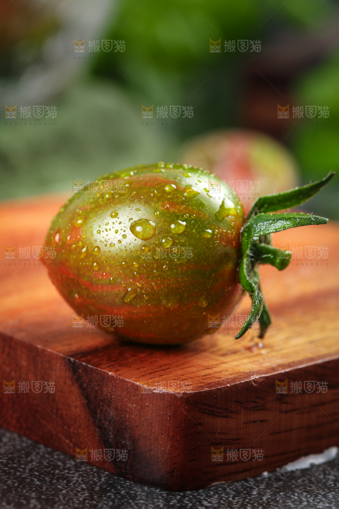 木底上的迷彩西红柿