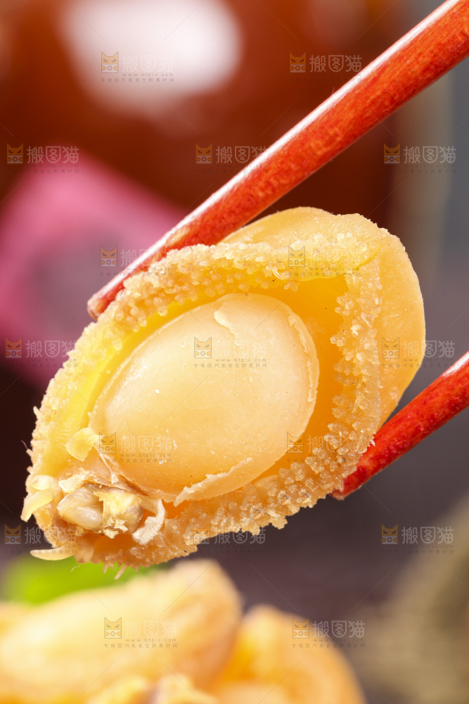 筷子夹着鲍鱼干