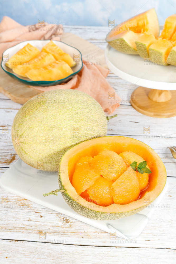 浅底上的哈密瓜果肉