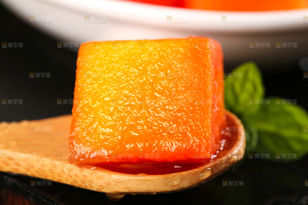勺子上的木瓜果肉