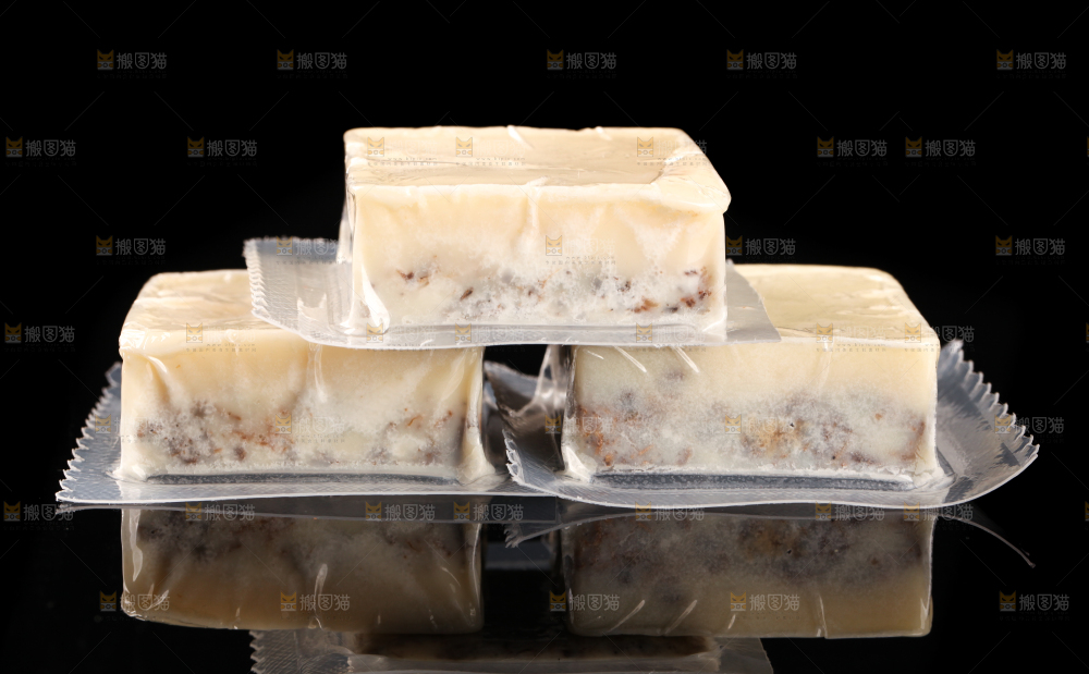 黑底上的清汤火锅料