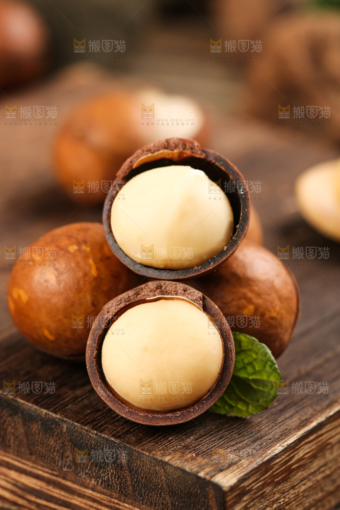木底上的夏威夷果