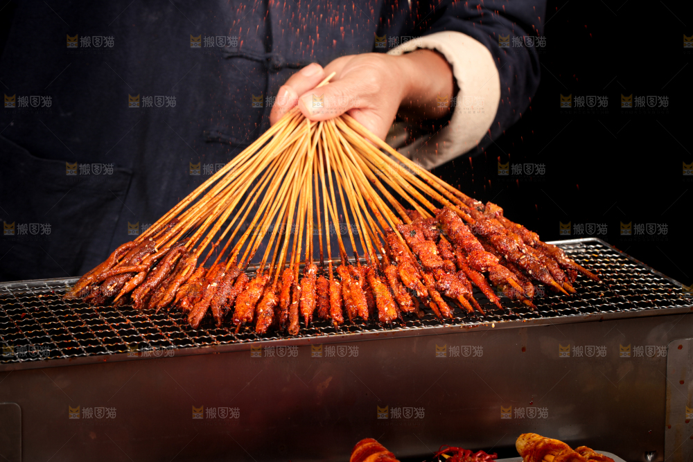 手拿烤串