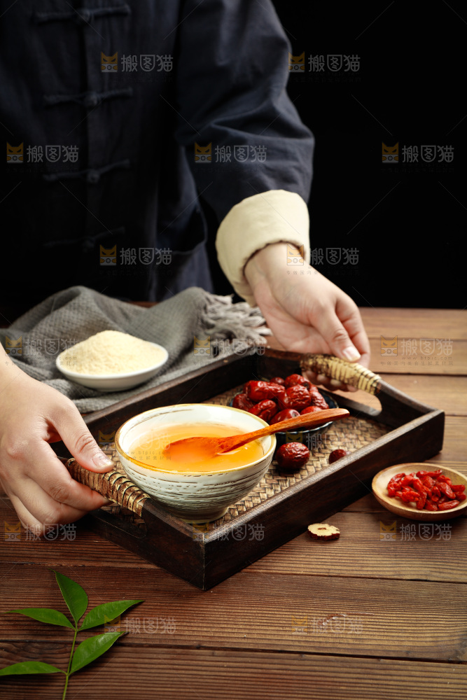 木底上放着一碗葛根粉