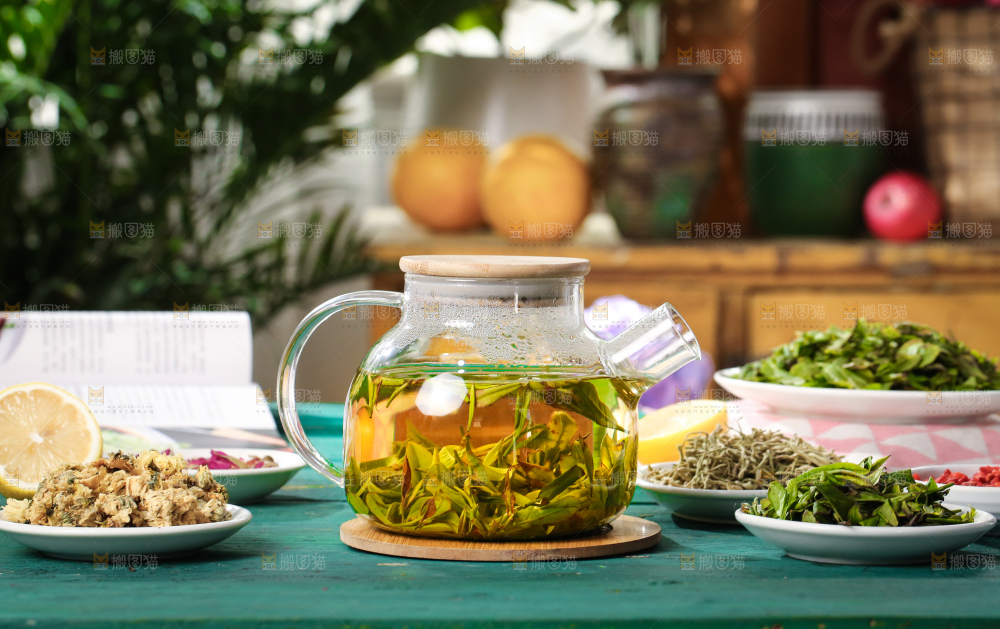 盒里泡着绿茶