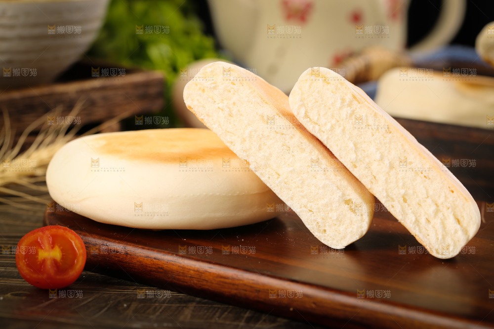 盘子里装着奶香饼