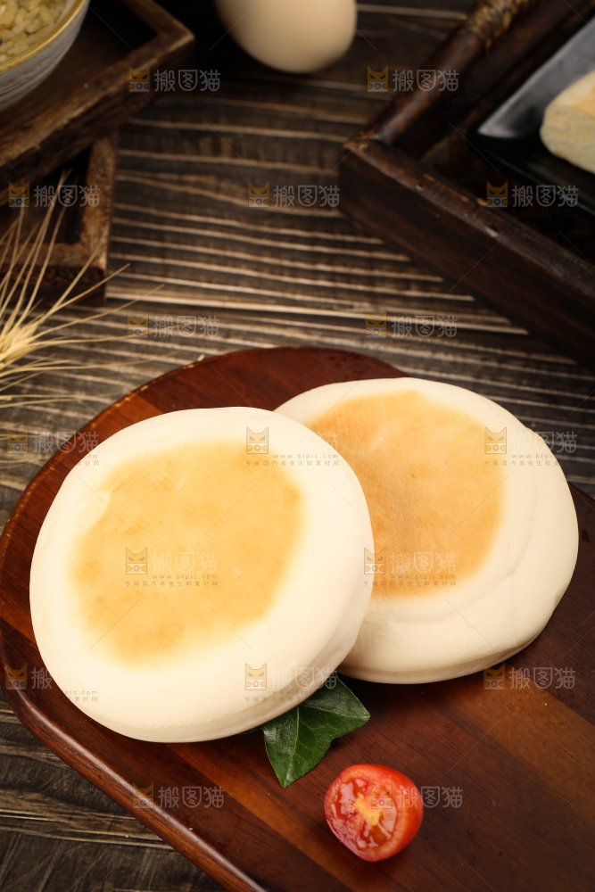 盘子里装着奶香饼