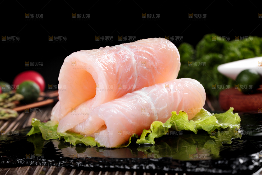 黑石板上的越南巴沙鱼