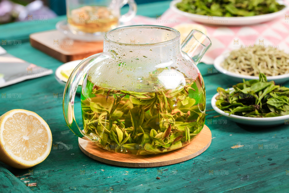 盒里泡着绿茶