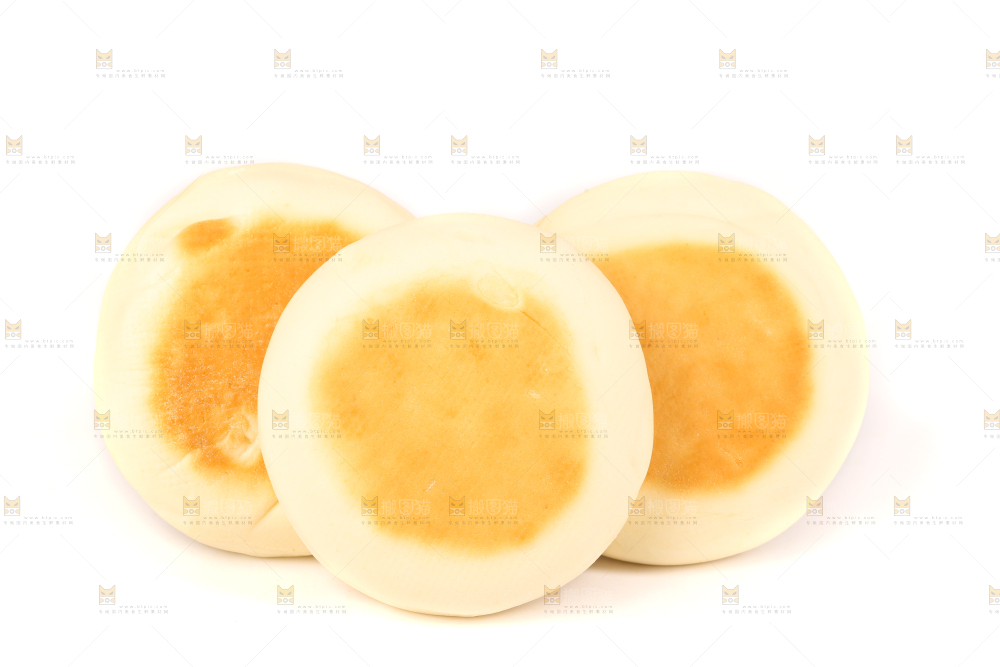 白底上放着蛋奶饼