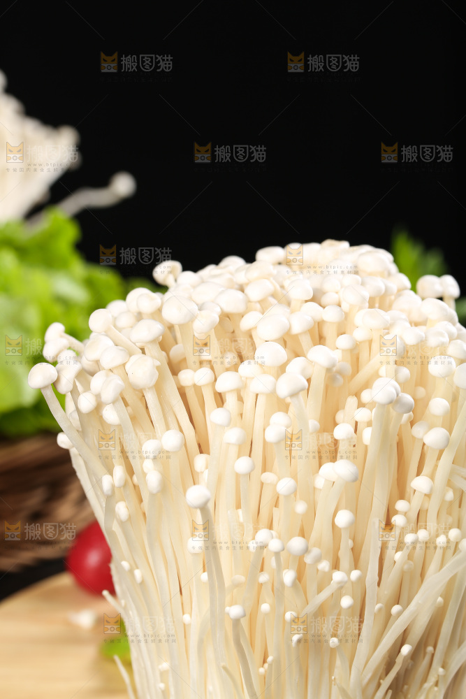 木板上的金针菇
