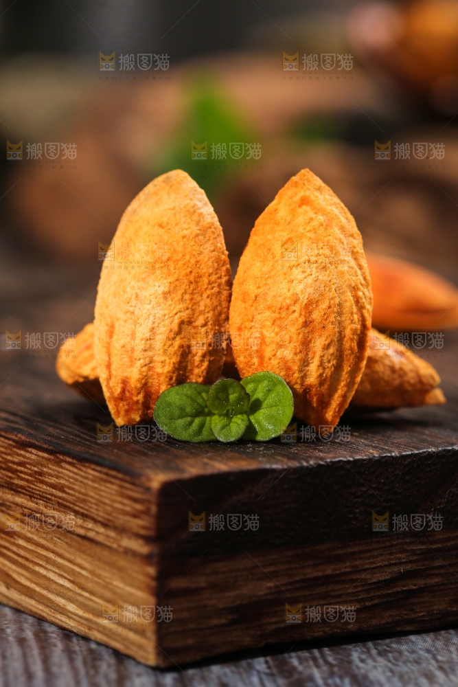木底上的巴旦木