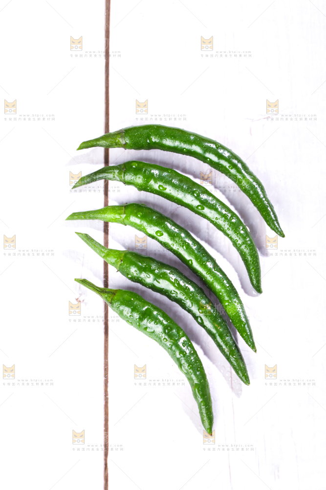 木底上的青小米辣