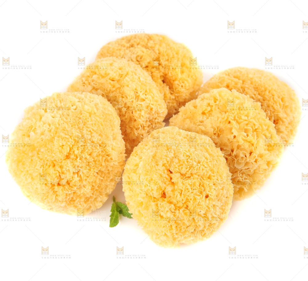 一堆糯银耳堆在白底上