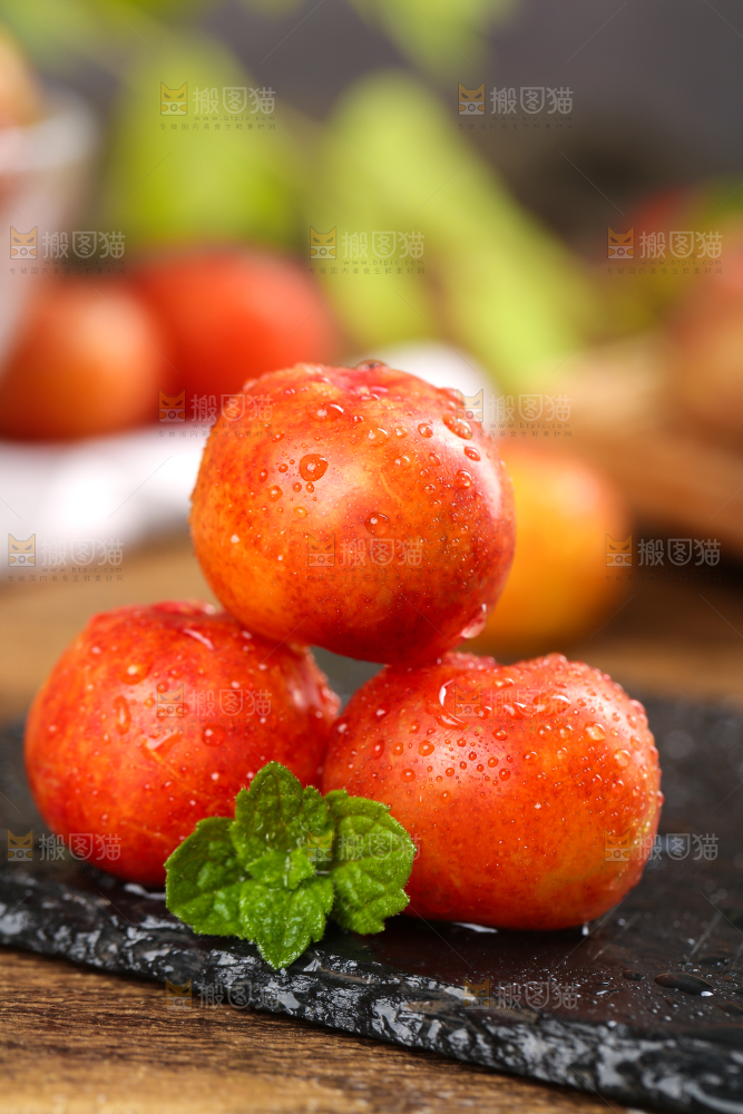 黑石板上放着钱排三月李