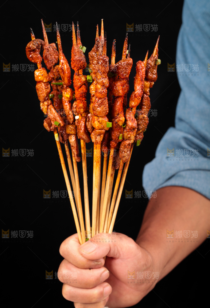 手拿烤串