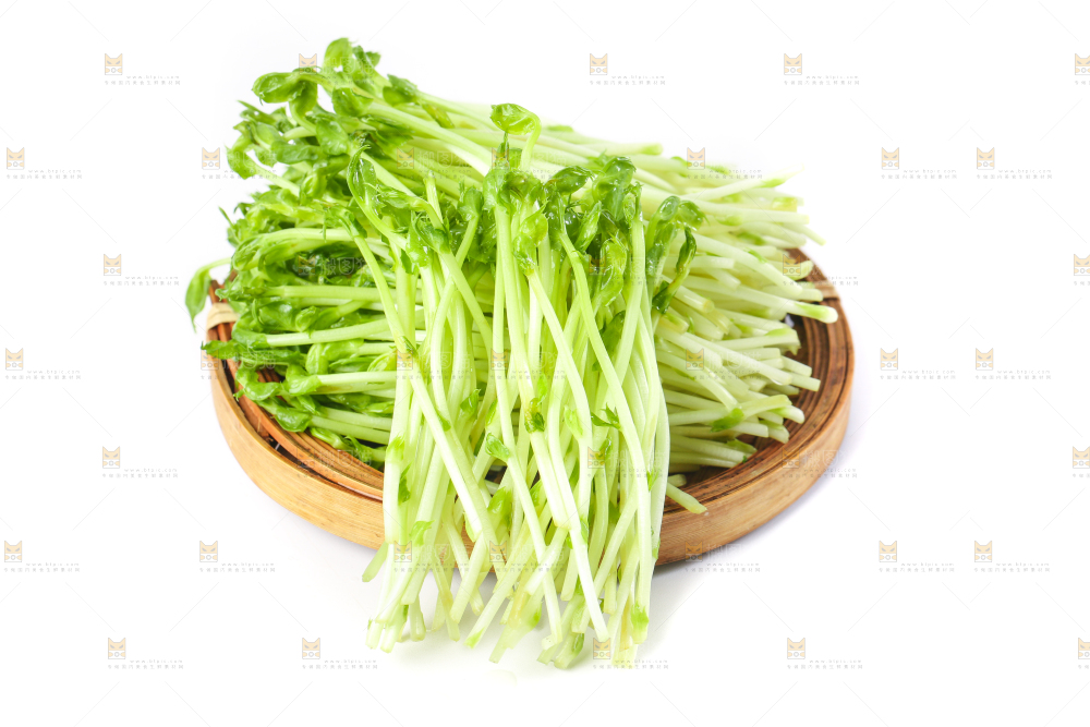 白底上放着豌豆芽菜