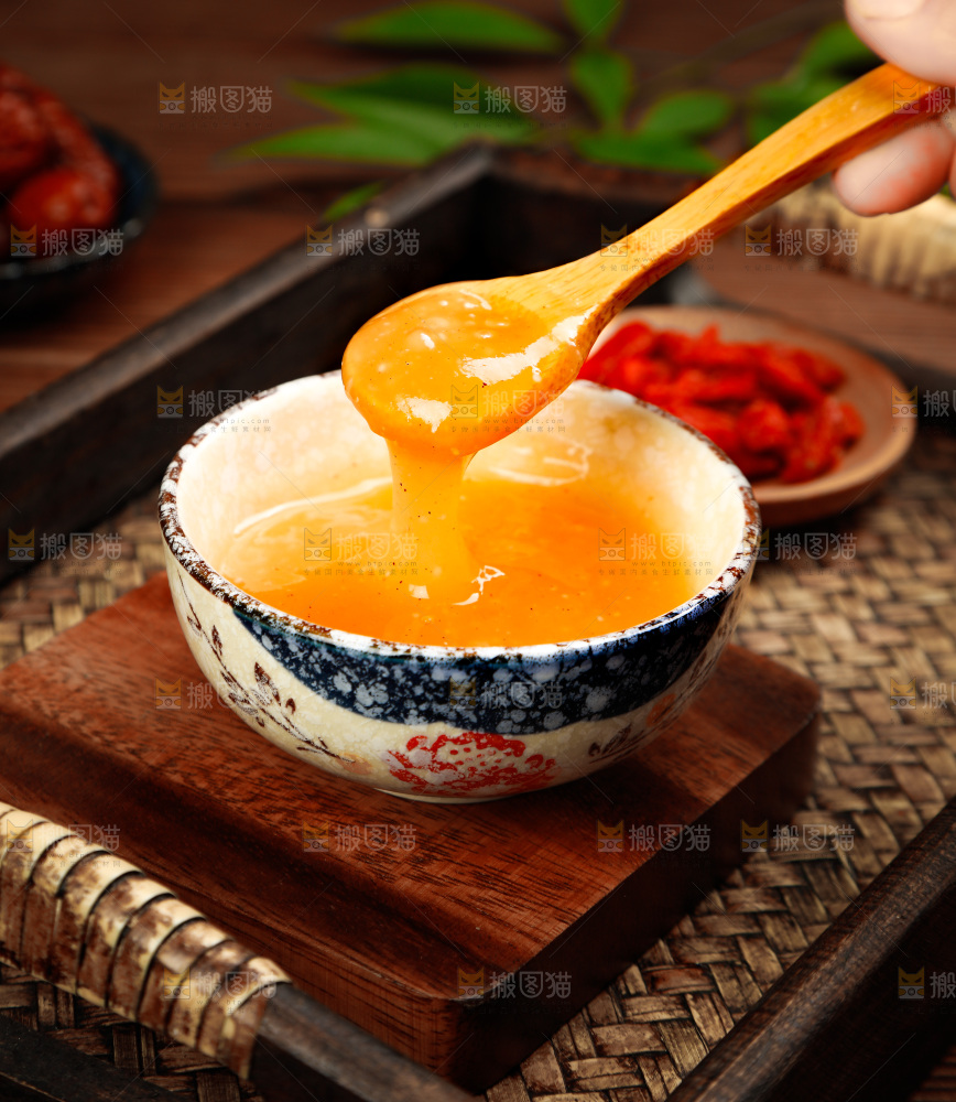 深底上放着一碗野生葛根粉