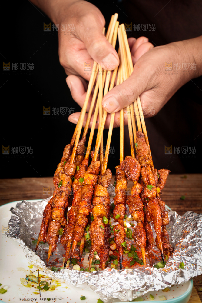 手拿烤串
