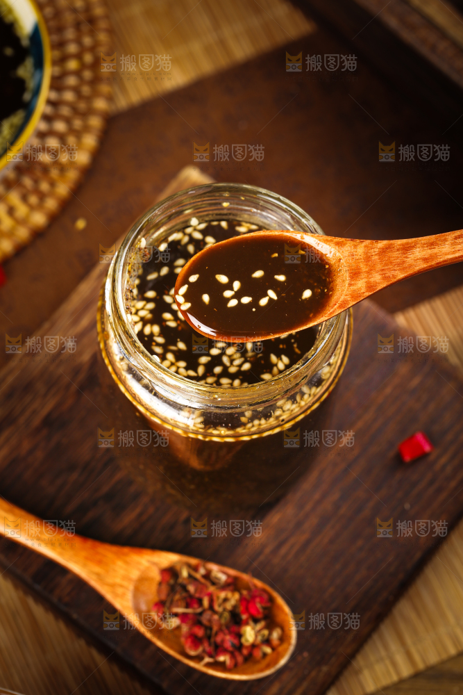 盘子里的麻花椒酱