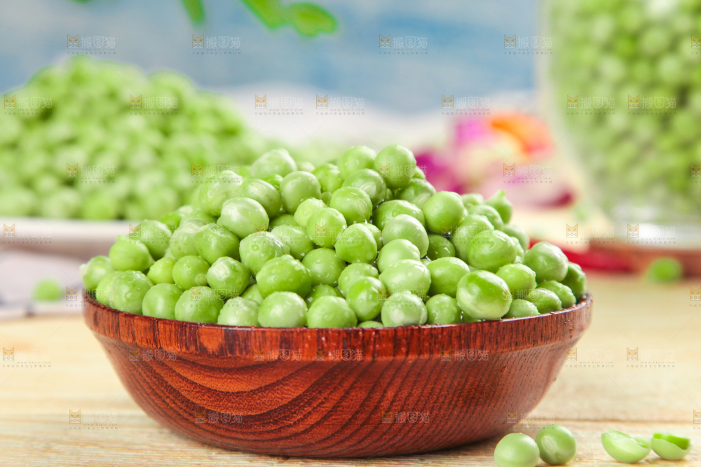 碗里装着青豆仁