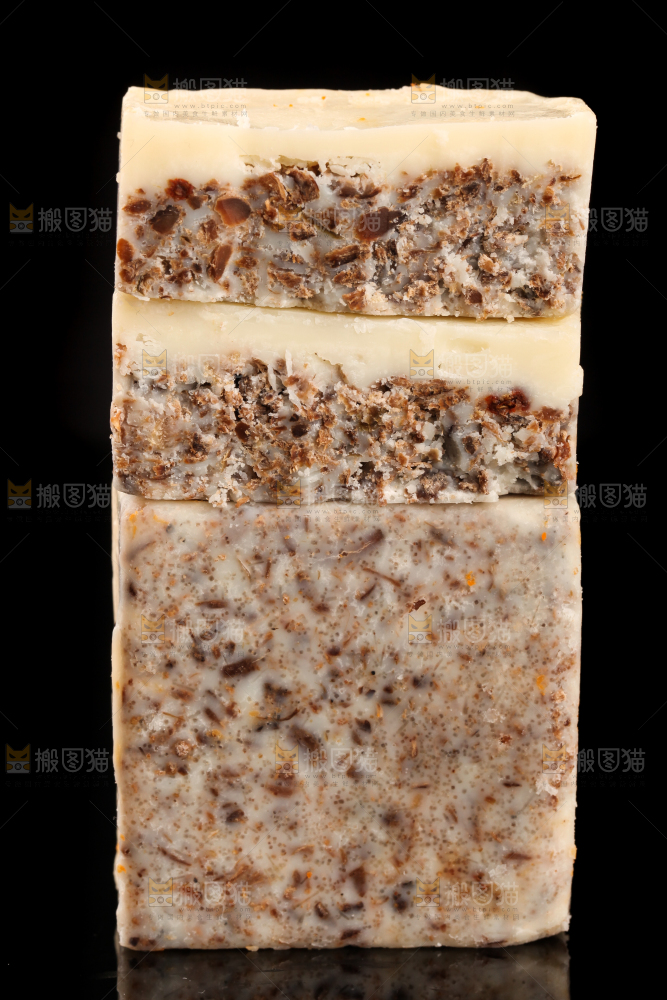 黑底上的清汤火锅料