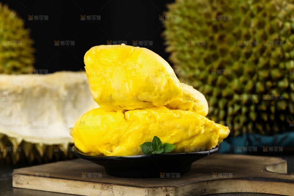 深底上的榴莲果肉