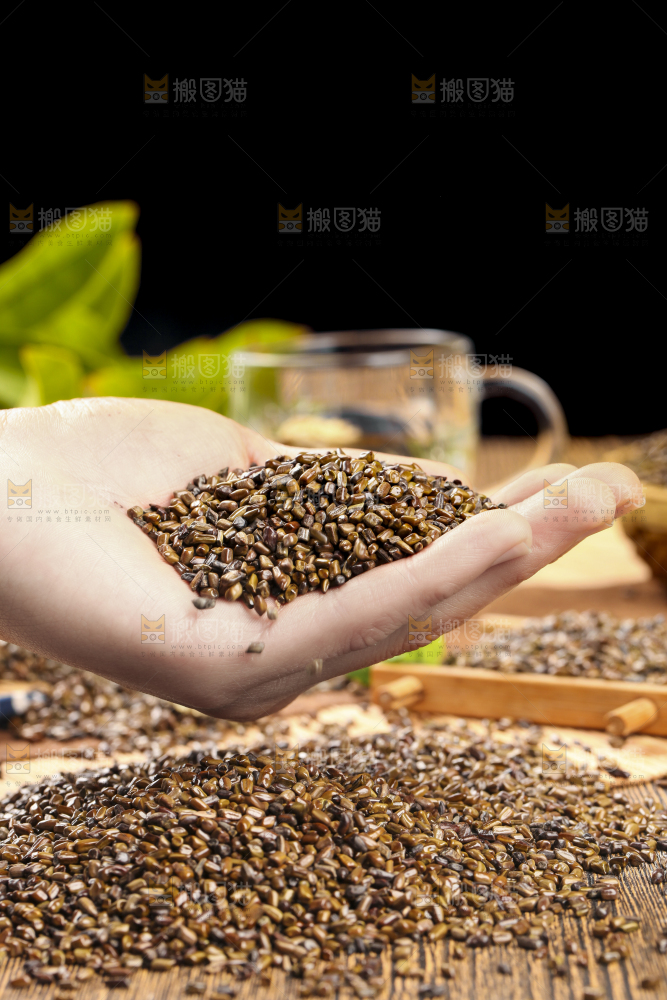 手拿决明子