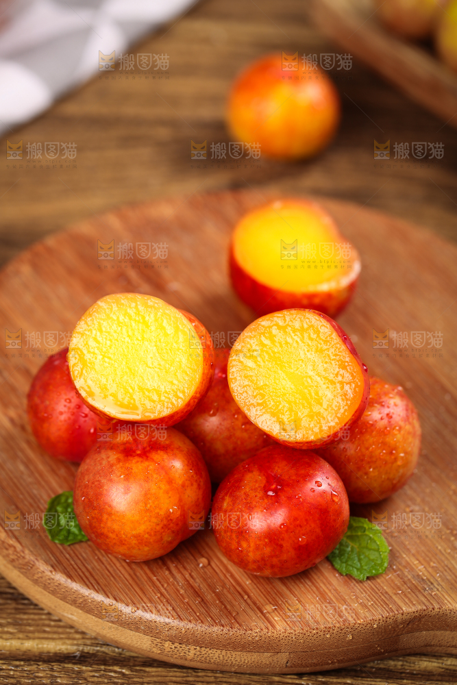 木板上的珍珠李