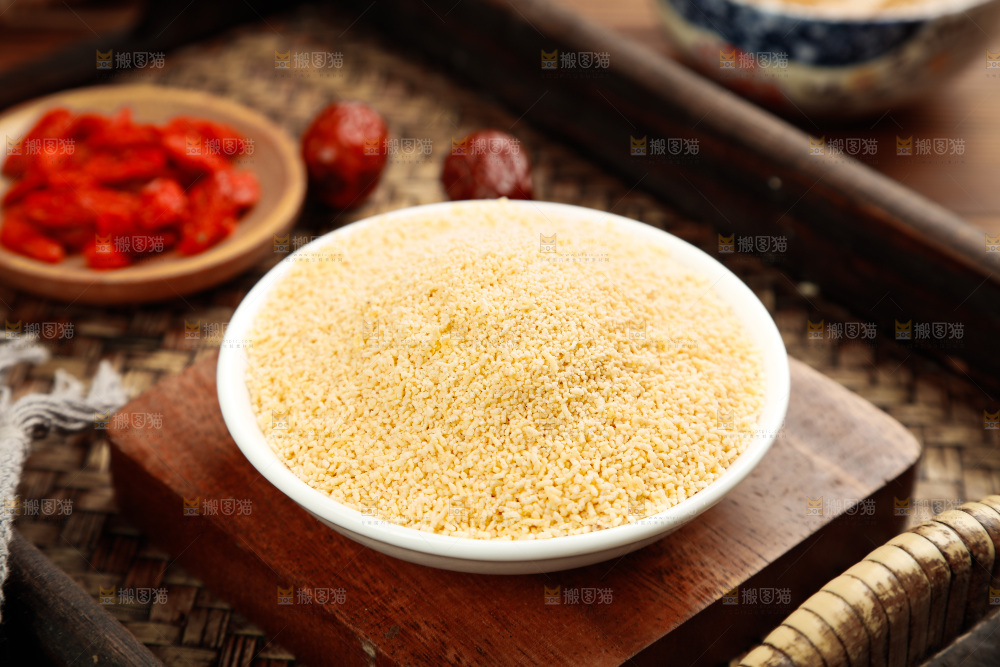 深底上放着一碗野生葛根粉