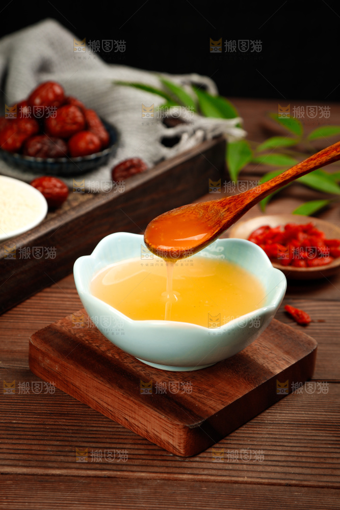 木底上放着一碗湖北葛根粉