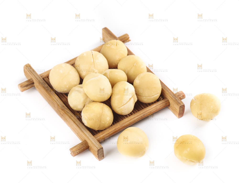 白底上放着奶油味夏威夷果