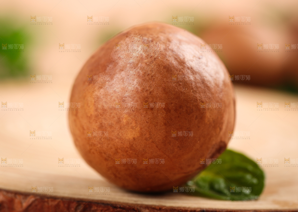 木板上的奶油味夏威夷果