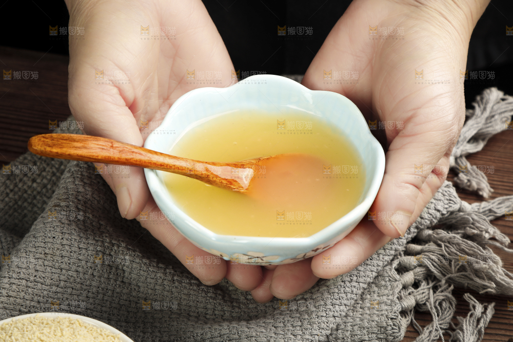 手拿一碗葛根粉